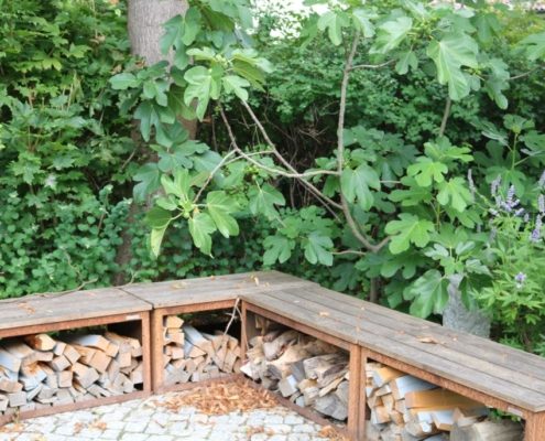 Sitzbank neu gestaltet Sitzbank aus Cortnestahl und Holz