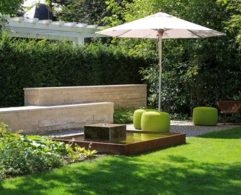 Platz 2 des internatonalen BIOTOP-Gruppe ein Wasserspiel im Garten