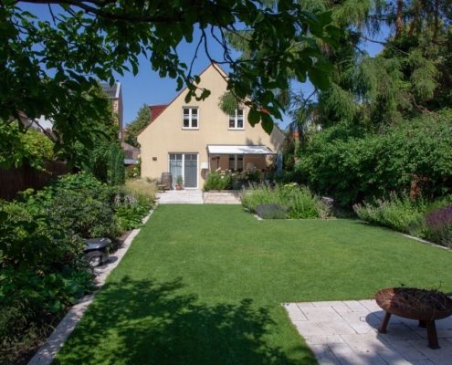 Gestaltung eines Schlauchgründstückes Gestaltung eines Schlauchgründstückes