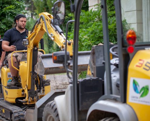 Baustelle im Garten, Bagger