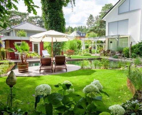 Pflanzung, Steg und Schwimmteich