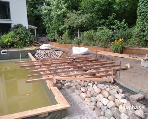 Steg am Schwimmteich – Bauphase