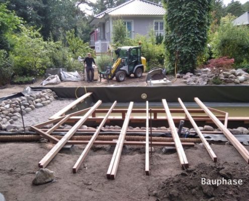 Steg am Schwimmteich - Bauphase