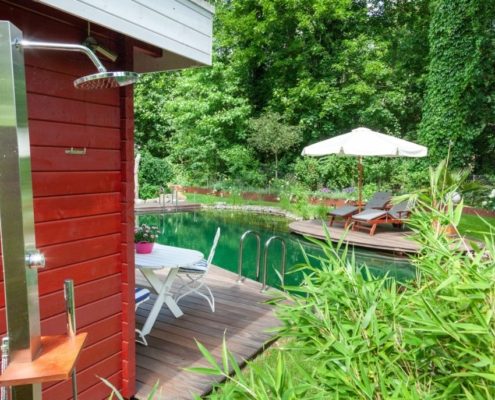 Außendusche am Schwimmteich