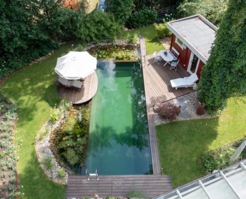 Schwimmteichgarten mit Sauna